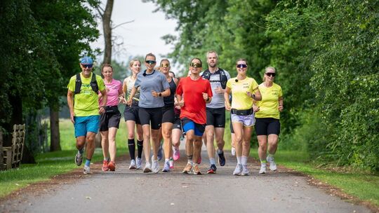 Joyce Hübner stellt einen Lauf-Weltrekord auf Joyce Hübner stellt einen Lauf-Weltrekord auf