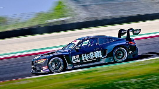Jürgen Alzen und Timo Scheibner waren auch am Wochenende im belgischen Spa-Francorchamps mit seinem H&R-BMW M4 GT3 sehr erfolgre