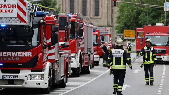 Jede Menge Einsatzkräfte sind in der Stadt unterwegs.