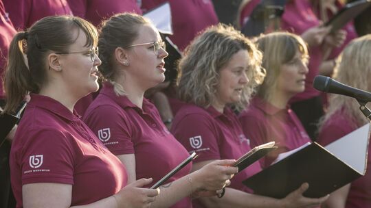 Die Formation Chorespondenz aus Fehl-Ritzhausen (Foto) hatte zum Sommer-Open-Air Freunde zum gemeinsamen Singen eingeladen. Währ
