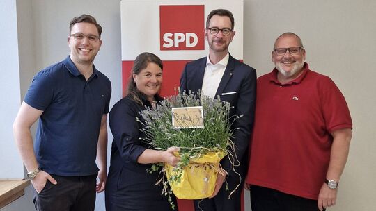 Abschied und Neuwahl: Nach dem Aufstieg Jens Jenssens (Zweiter von rechts) zum Vize der ADD Trier hat die SPD Nils Böffgen (link