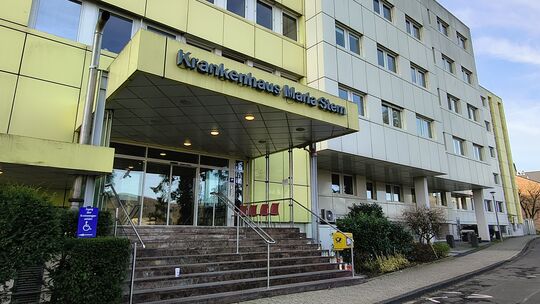 Das ehemalige Krankenhaus Maria Stern in Remagen steht zum Verkauf.