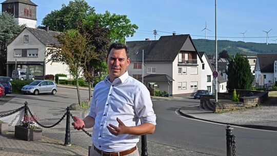 Stadtbürgermeister Christian Klein hat große Pläne für die Neugestaltung des Marktplatzes in Rheinböllen.