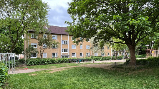 Auf dem Spielplatz in der Von-Bodelschwingh-Straße sorgen mehrere Bäume für Schatten. Gegen die geplante Bebauung dieser Fläche Auf dem Spielplatz in der Von-Bodelschwingh-Straße sorgen mehrere Bäume für Schatten. Gegen die geplante Bebauung dieser Fläche