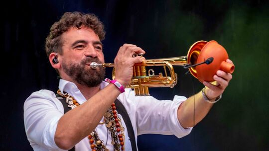 Die Whiskydenker um Sänger und Posaunist Florian Wehse eröffnen in diesem Jahr die Jazztage auf der Schleiferplatzbühne.