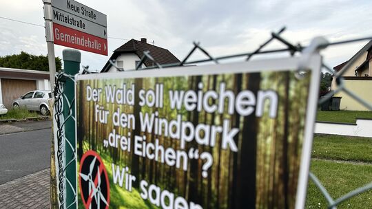 In der Vielbacher Gemeindehalle hat der Rat über den Bebauungsplan "Sondergebiet Windenergie" entschieden, vor vielen kritischen