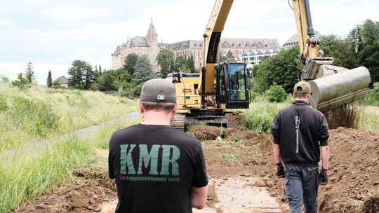 Das Ufer der Ahr bei Walporzheim soll für besseren Hochwasserschutz abgesenkt werden. Vor Beginn der Bauarbeiten wird jedoch gep