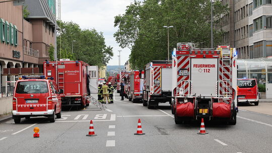 Allein 58 Kräfte der Feuerwehr waren am Dienstag in Koblenz im Einsatz, zudem viele weitere Rettungskräfte.