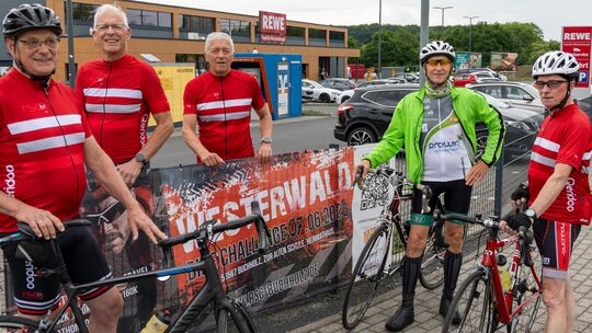 Der RSC Buchholz - Dritter von links ist der Vorsitzende Edmund Salz - organisiert jetzt wieder die Westerwald Bike Challenge, e