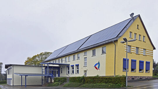 Die Kinder der Grundschule Argenthal müssen ihre Jacken und Schulranzen nun im Klassenraum aufhängen. Grund dafür sind Brandschu