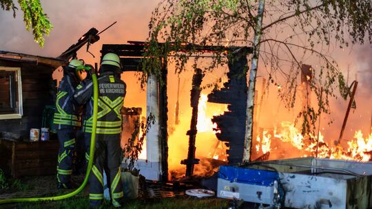 Möglicherweise hat ein technischer Defekt den Großbrand in der Freizeitanlage "Im Ried" in Sohren ausgelöst.