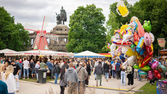 Bei der Bierbörse in Koblenz ist immer ziemlich was los, auf dem Foto sieht man die Biermeile hinter dem Deutschen Eck im vergan