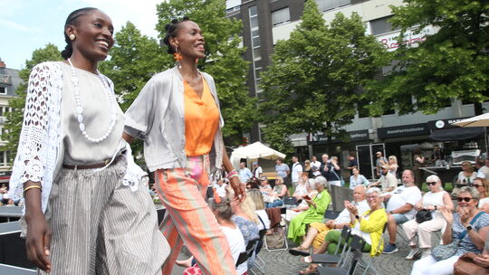 Die Modenschau „Koblenz Couture – Deine Stadt. Dein Laufsteg“ lockte viele Zuschauer zum Görresplatz. Nun ziehen Veranstalter ih