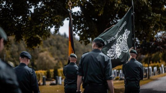 Am vergangenen Samstag ist der auf tragische Weise bei einem Schießunfall, bei dem offenbar Übungs- mit scharfer Munition vertau
