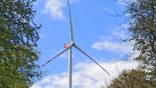 Im Rhein-Hunsrück-Kreis wurden bereits 27 Windkraftanlagen der ersten Generation – gebaut ab 1995 mit einer Leistung von 600 bis