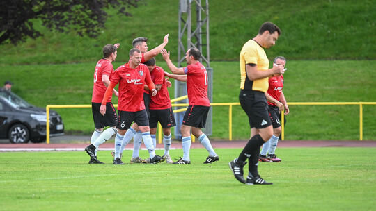 Die Spieler der SG Puderbach hatten in Boppard Grund zum Jubeln und schnappten sich den Sieg im Ü32-Pokalfinale. Die Spieler der SG Puderbach hatten in Boppard Grund zum Jubeln und schnappten sich den Sieg im Ü32-Pokalfinale.