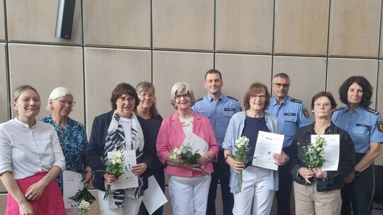 Die neuen Sicherheitsberaterinnen sowie Jürgen Frohn, Marc Powierski (Zentrale Prävention) und Sigrid Herz (stellv. Leitung der
