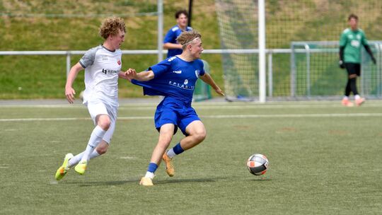 Amadeus Freund (in Blau) und seine Wirgeser B-Junioren wollen im vorerst letzten Regionalliga-Spiel noch ein Mal alles geben.