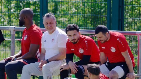 Verlässt die Bank des TuS Winzenheim: Glody Kuba (links) wird Cheftrainer bei Karadeniz Bad Kreuznach.