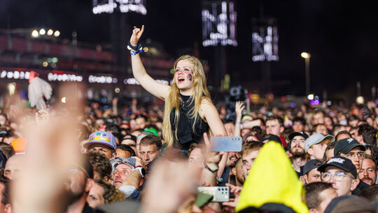 Ein Bild mit Wiedererkennungswert, das zugleich viel über den besonderen Geist bei Rock am Ring aussagt. Friedlich und ausgelass Ein Bild mit Wiedererkennungswert, das zugleich viel über den besonderen Geist bei Rock am Ring aussagt. Friedlich und ausgelass