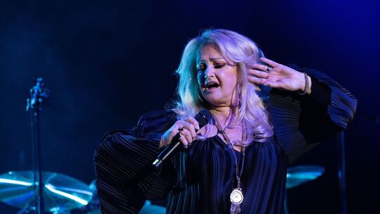 Bonnie Tyler wird 75 - Sorge um die Queen der Rockballaden