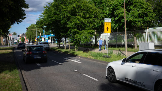 Hinweisschilder zur Umleitung auf Höhe der Koblenzer Schlachthofstraße: Viele Autofahrer sind verunsichert. Die, die jeden Tag p