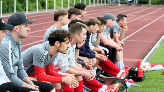 Mit Spannung blicken die Fußballer der SG Maifeld-Elztal Richtung Mittwoch: Gelingt im entscheidenden Spiel bei Rot-Weiss Koblen