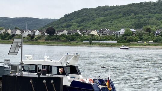 Auf der Sandbank zwischen Braubach und Rhens ist am Montagvormittag ein Boot havariert. Rettungskräfte wurden zu einer Wasserret