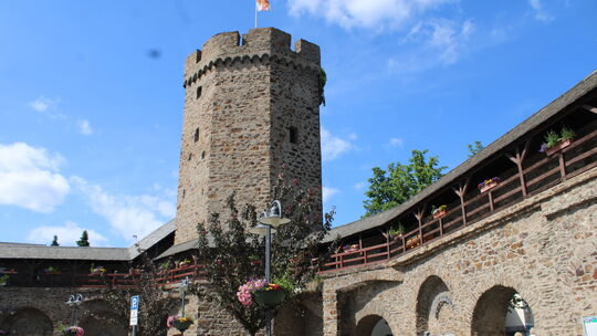 Natürlich war am Welterbetag auch der Hexenturm geöffnet. Dort fand ebenfalls eine Führung mit Michael Eisenbarth statt.