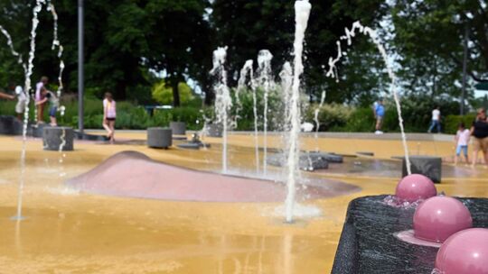 Der Wasserspielplatz am Deutschen Eck in Koblenz ist wieder in Betrieb.