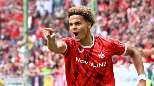 Ein ganz besonderer Moment für Chinedu Chukwukelu: Der aus Linz stammende Angreifer traf doppelt zur 2:0-Führung beim Aufstieg d