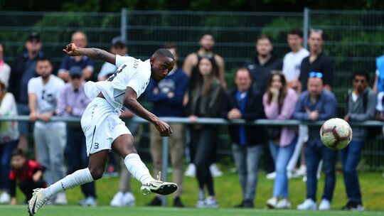 Linksfuß Jonas Lumonenka Ndebani kommt vom hessischen Verbandsligisten VfR Limburg.