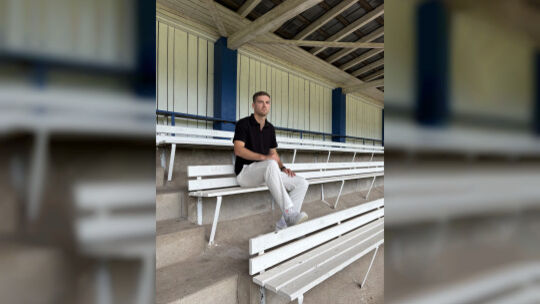 Vom Siegener Leimbachstadion ins Wissener Dr.-Grosse-Sieg-Stadion in Wissen: Jannik Krämer wird kommende Saison die Schuhe für d