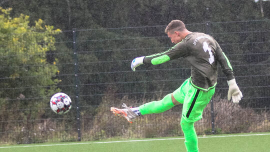 Für Torwart Leon Schweyen vom JFV Schieferland war am letzten Spieltag der C-Jugend-Rheinlandliga beim 0:8 beim TuS Schweich nic