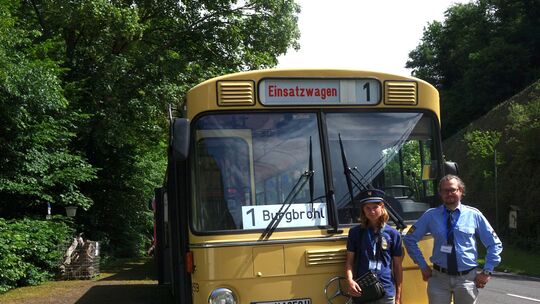Erstmalig gab es bei diesem Bahnfest zu den Zügen auch einen Busbetrieb mit historischen Fahrzeugen, gehört das Gummirad doch wi