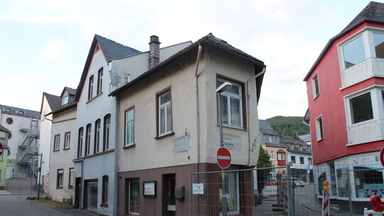 Dieses Häuserdreieck zwischen Obertal, Schlossstraße und Bachgasse soll abgerissen und durch eine Grünfläche ersetzt werden. Die