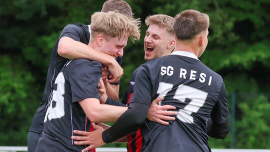 Die SG Rennerod/Emmerichenhain/Seck/Irmtraut (von links Tim Luka Herfen, Michael Löwen und Nick Löwen) will auch am Mittwochaben