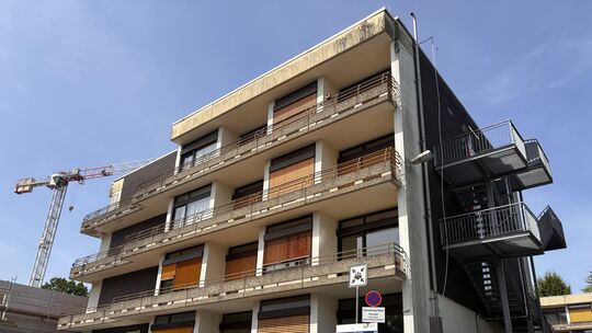 Das „Altenzentrum St. Josef" öffnete, als Modellprojekt moderner Altenbetreuung, 1977. Als Träger fungierte der Verein „Altenze