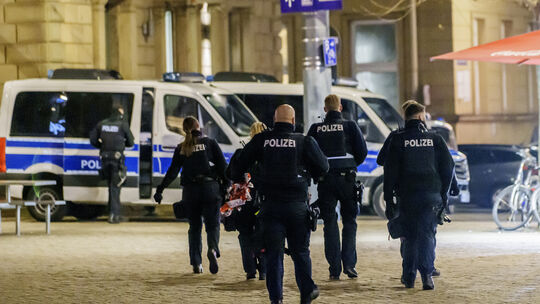 Mehr Gehalt für Polizisten, Lehrer, Richter und Co.: Die neue Landesregierung hat am Dienstag eine Gehaltserhöhung für Beamte, R