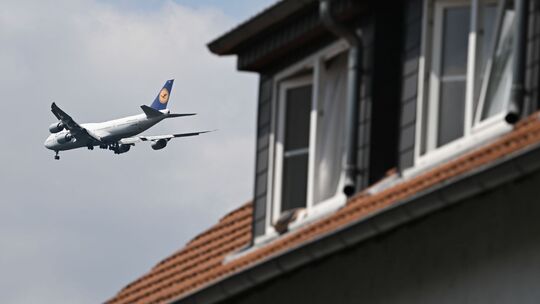 Flugzeug über Neu-Isenburg