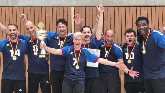 Deutscher Meister im Sitzvolleyball: das Team Rheinland-Pfalz mit Andrea Berndt, Marvin Libske, Dominik Schumacher, Stephan Gasp