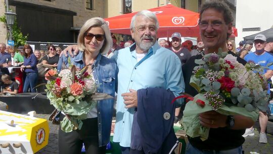 Alt-Stadtbürgermeister Gerhard Heil (Mitte) dankte den Hauptorganisatoren, der Blickpunkt-Vorsitzenden Christina Reich und Haral