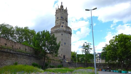 Das Areal am Runden Turm in Andernach liegt derzeit brach. Wie eine Neugestaltung der Fläche aussehen könnte, darüber tauschten Das Areal am Runden Turm in Andernach liegt derzeit brach. Wie eine Neugestaltung der Fläche aussehen könnte, darüber tauschten