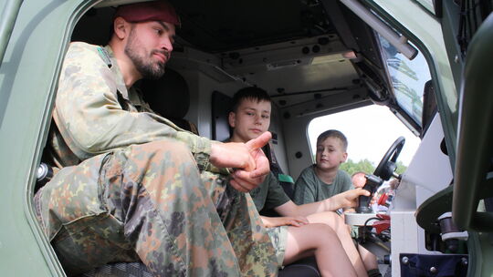 Auch das Informationstechnikbataillon 282 mit Standort in Kastellaun machte beim Tag der Bundeswehr mit und gewährte interessier