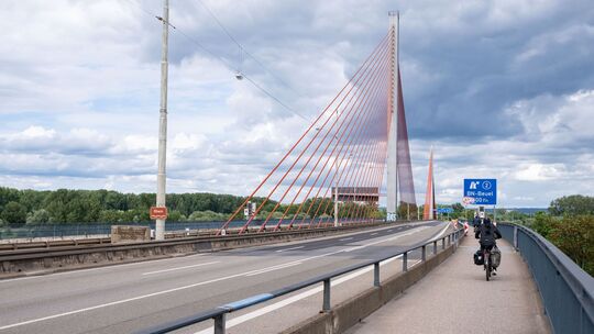 Die Friedrich-Ebert-Brücke (Rheinbrücke Nord) in Bonn ist eine wichtige Ost-West-Autobahnbrücke - und sie ist wegen Schäden am T