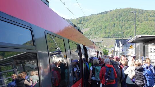 Viele, viele Gäste nutzten in diesem Jahr die Ahrtalbahn, um zum Weinfrühling an die Mittelahr zu gelangen.