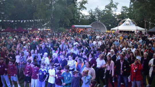 Der Emmelshausener Stadtpark platzte aus fast allen Nähten bei „Kölsche Tön unterm Sternenhimmel", dem Jubiläumsabend des FKK Em