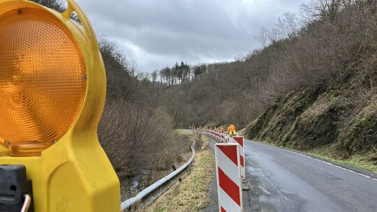Auch zehn Jahre nach den verheerenden Unwettern ist die L334 in einem desolaten Zustand. Doch in den kommenden beiden Jahren sol