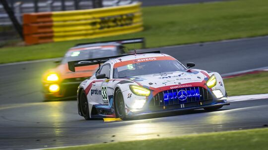 Tag und Nacht schnell unterwegs: Mit dem Mercedes-AMG GT3 Evo mit der Startnummer 33 fuhr der Mercedes-AMG-Junior Tom Kalender a
