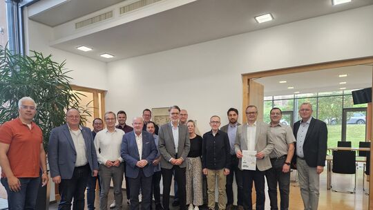 Vertreter der Kommunen des Kreises Ahrweiler, der Inframeta eG sowie weiterer Fachinstitutionen kamen im Rathaus der Gemeinde Gr